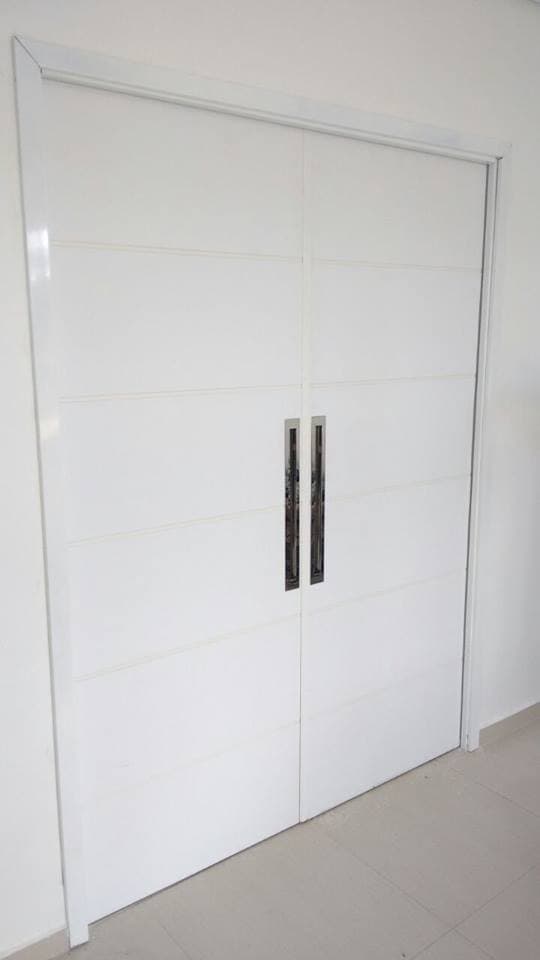 Affluence double * (porta dupla com folhas frisadas)