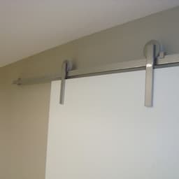 KIT - Roldana Aparente Inox, Folha frisada Fundo Prime Branco e puxador H 30cm 3